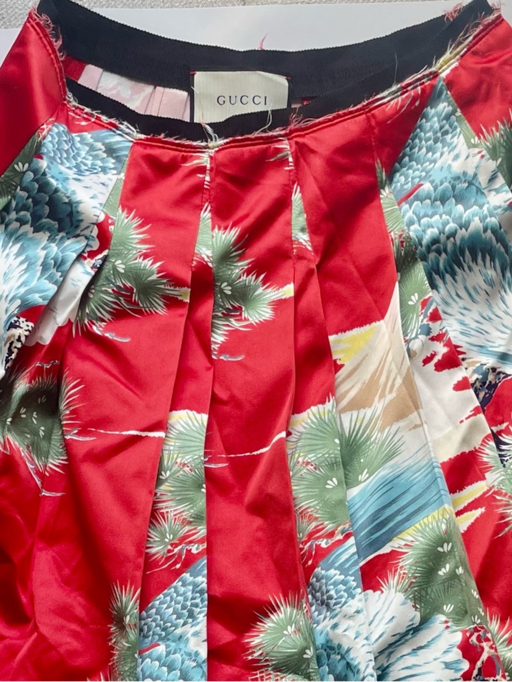 Gucci Silk Crane Print Pleated Skirt Red Statement Luxury Italy Size 40 small - Picture 8 of 9
